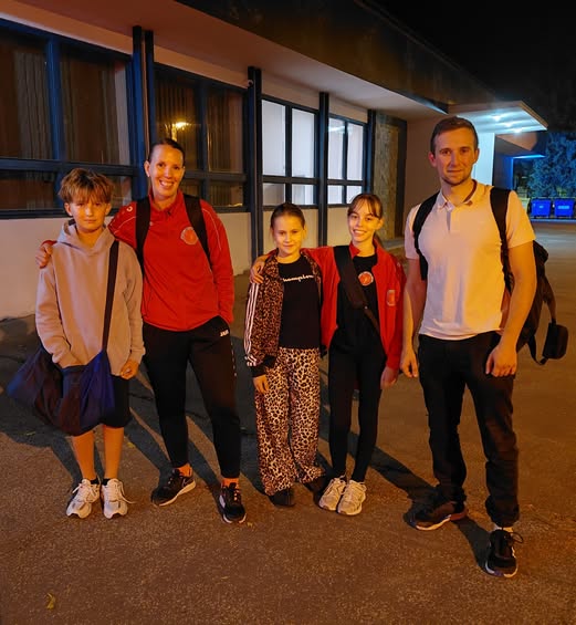 Členovia klubovej výpravy pri návšteve Slovšportu Trnava